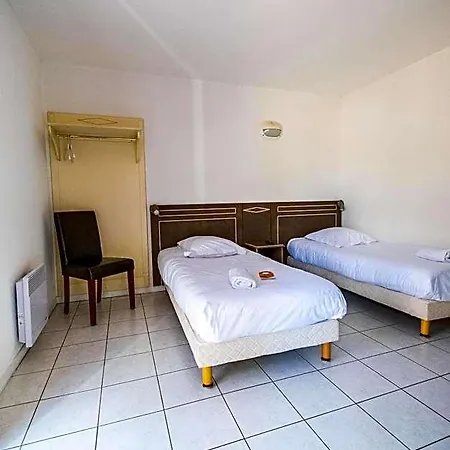 Hotel Olydea - A 2,5km Du Puydufou 2*